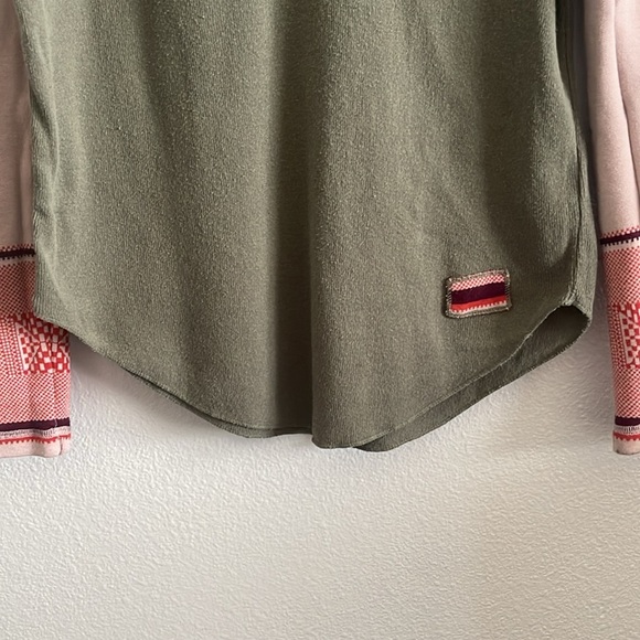 Free People Boho Long-Sleeve Top Green Color With Patterned Sleeves Size S - Picture 9 of 9